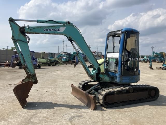 MINI EXCAVATOR — Auction (lot 8451-78)
