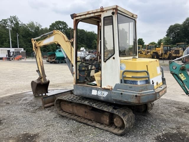 MINI EXCAVATOR — Auction (lot 8451-802)
