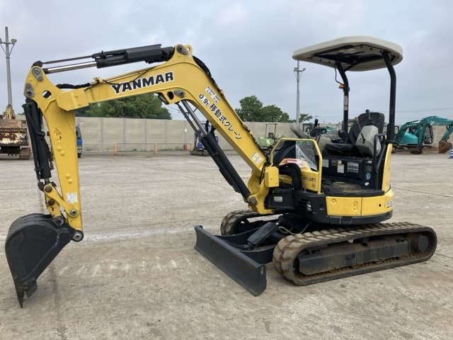 MINI EXCAVATOR — Auction (lot 8451-81)