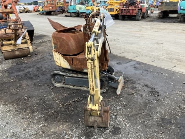 MINI EXCAVATOR — Auction (lot 8451-815)