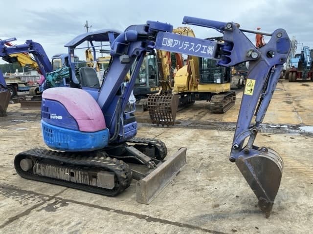 MINI EXCAVATOR — Auction (lot 8451-822)