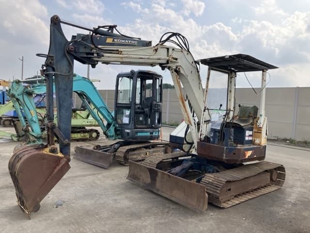 MINI EXCAVATOR — Auction (lot 8451-823)