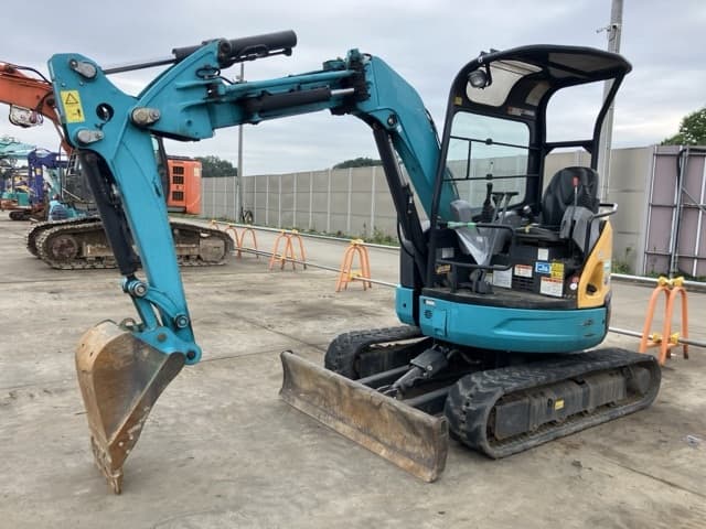 MINI EXCAVATOR — Auction (lot 8451-826)