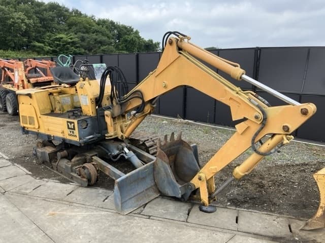 MINI EXCAVATOR — Auction (lot 8451-830)