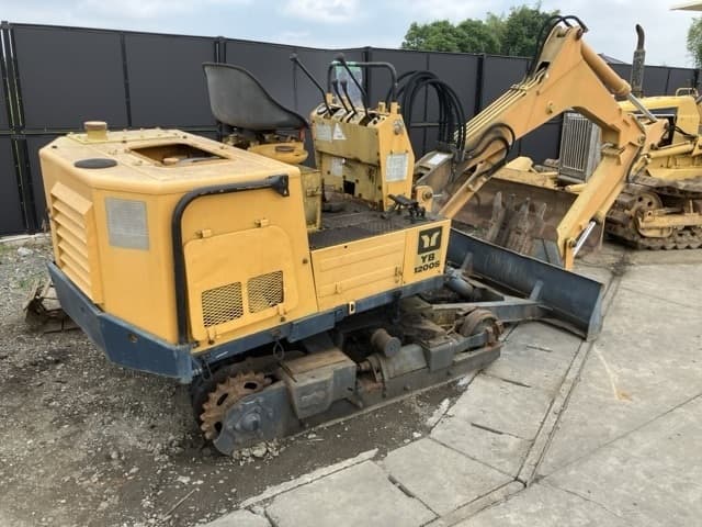 MINI EXCAVATOR — Auction (lot 8451-830)