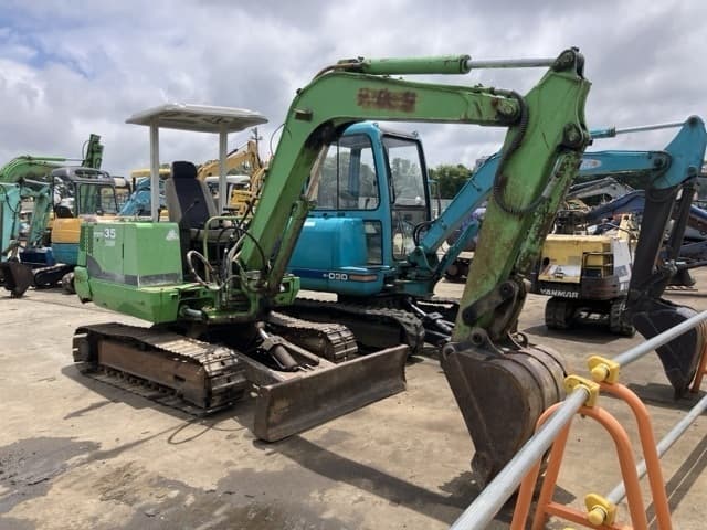 MINI EXCAVATOR — Auction (lot 8451-833)