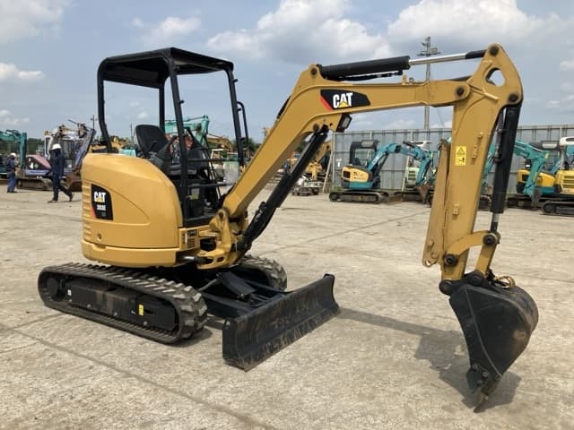 MINI EXCAVATOR — Auction (lot 8451-89)