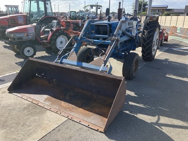 Tractor — Auction (lot 8456-1002)