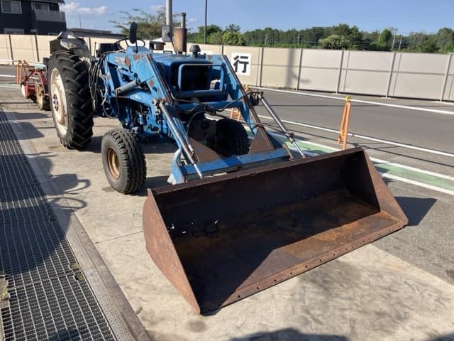 Tractor — Auction (lot 8456-1002)