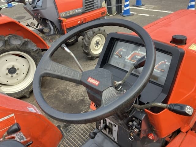 Tractor — Auction (lot 8456-1008)