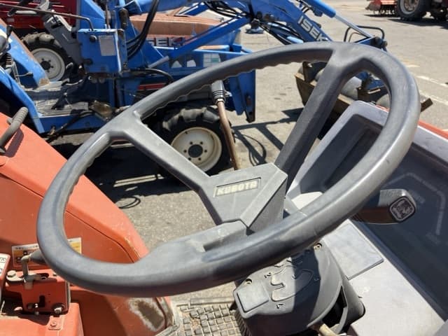 Tractor — Auction (lot 8456-1020)
