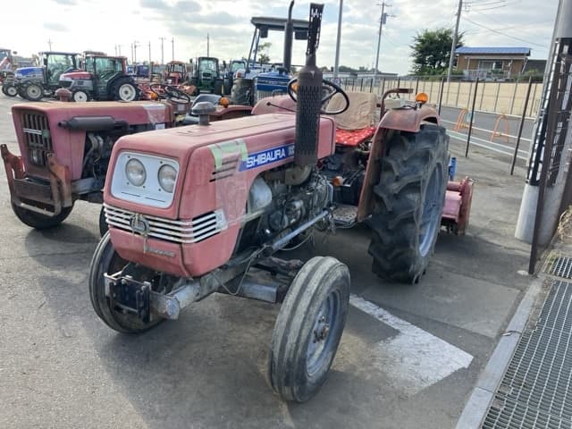 Tractor — Auction (lot 8456-1023)