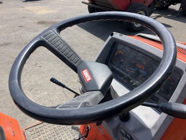 Tractor — Auction (lot 8456-1039)