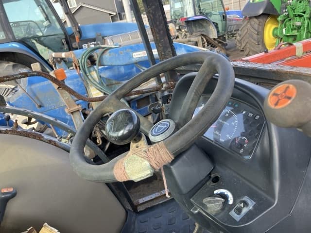 Tractor — Auction (lot 8456-1047)