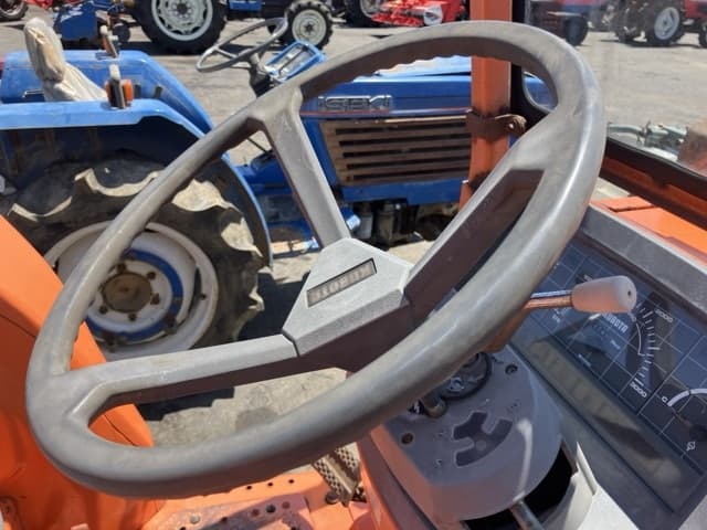Tractor — Auction (lot 8456-1052)