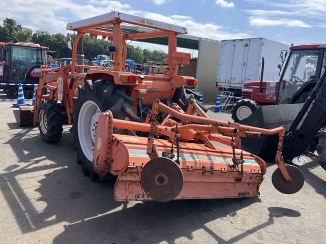 Tractor — Auction (lot 8456-1075)