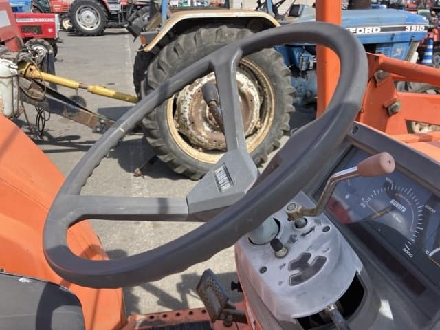 Tractor — Auction (lot 8456-1075)