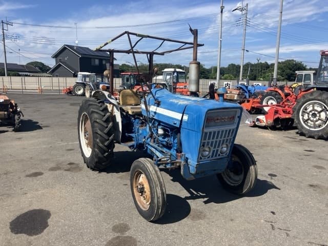 Tractor — Auction (lot 8456-1083)