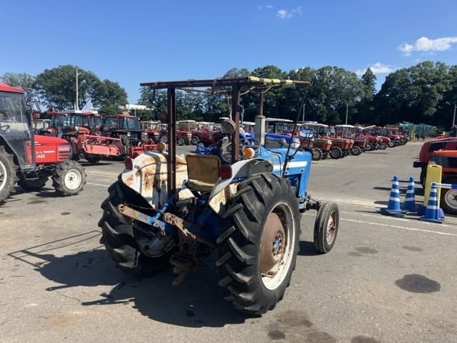 Tractor — Auction (lot 8456-1083)