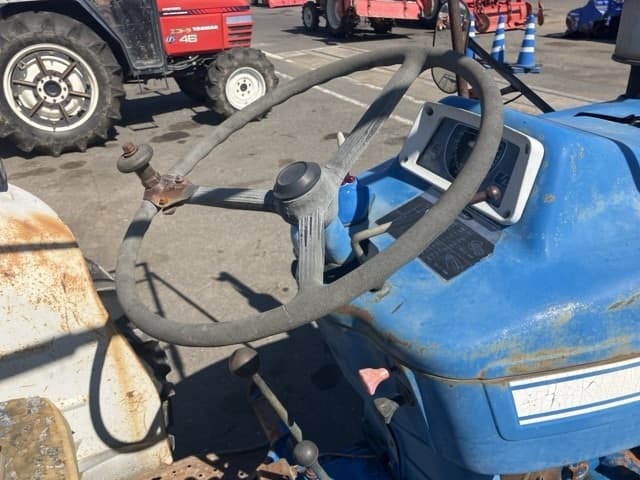 Tractor — Auction (lot 8456-1083)