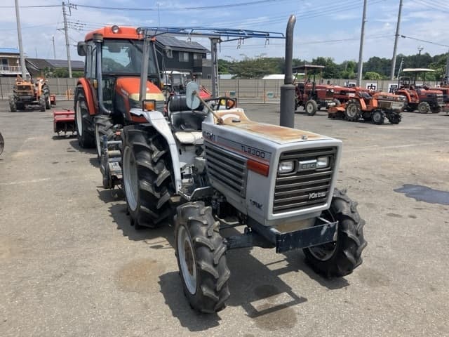 Tractor — Auction (lot 8456-1084)