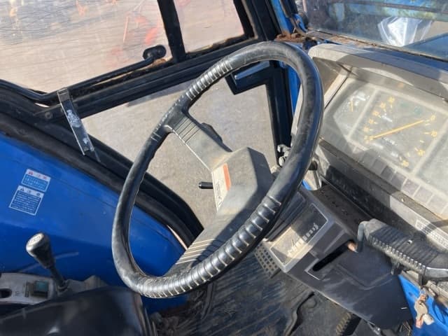 Tractor — Auction (lot 8456-1104)