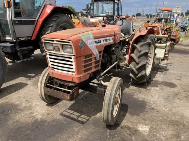 Tractor — Auction (lot 8456-1121)