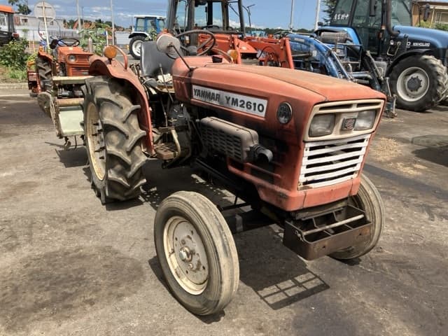 Tractor — Auction (lot 8456-1121)