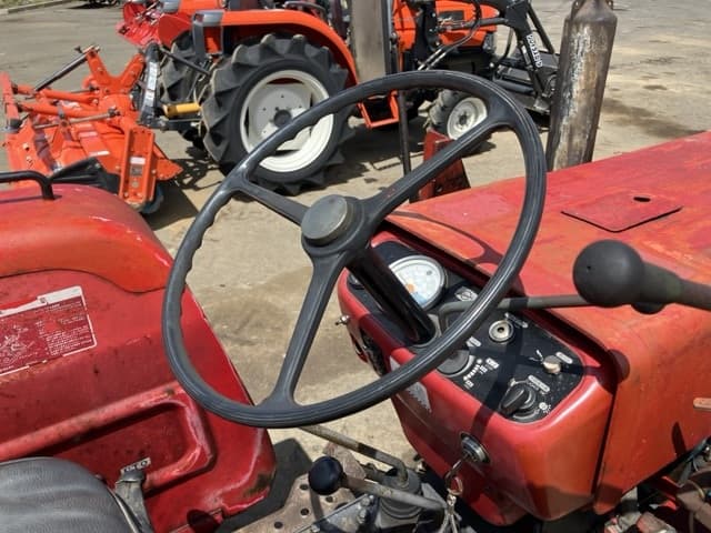 Tractor — Auction (lot 8456-1143)