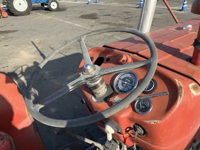 Tractor — Auction (lot 8456-1152)