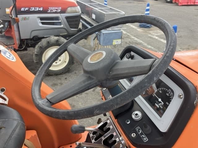 Tractor — Auction (lot 8456-1176)