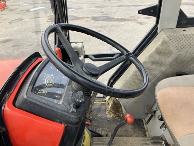 Tractor — Auction (lot 8456-1177)