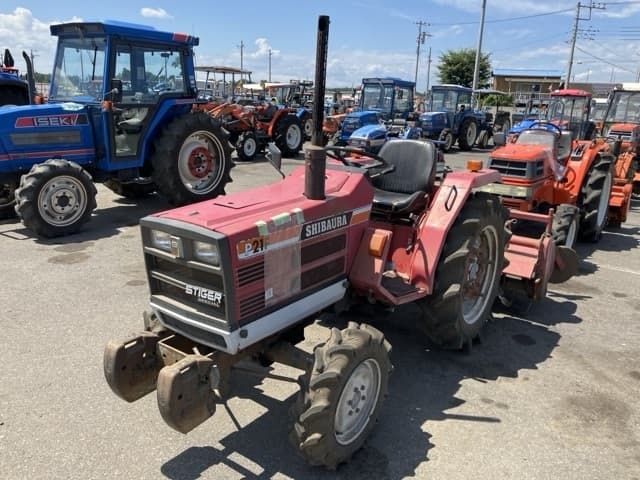 Tractor — Auction (lot 8456-1183)