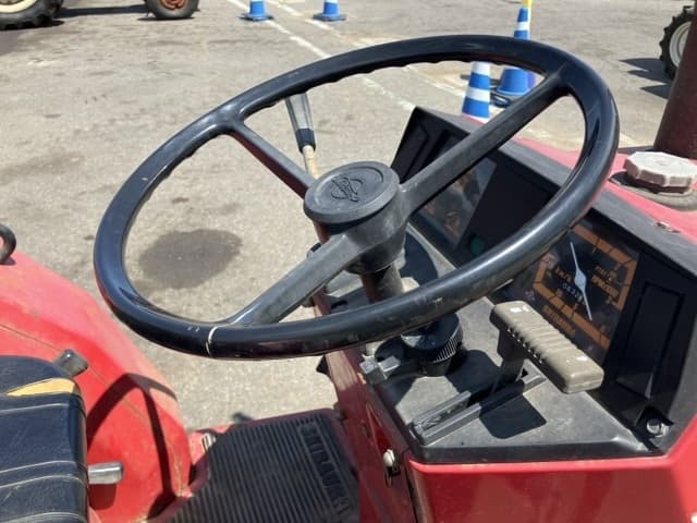 Tractor — Auction (lot 8456-1183)