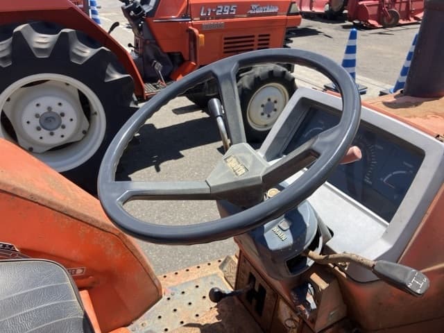 Tractor — Auction (lot 8456-1186)