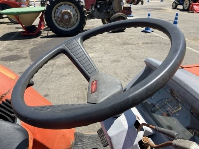 Tractor — Auction (lot 8456-1190)