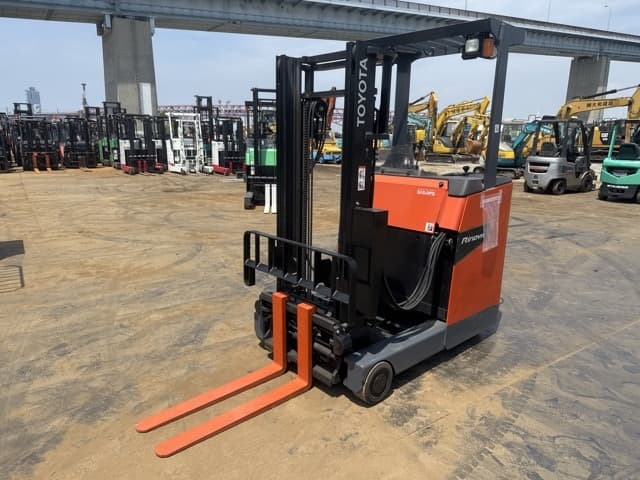 Reach Forklift — Auction (lot 8456-12005)