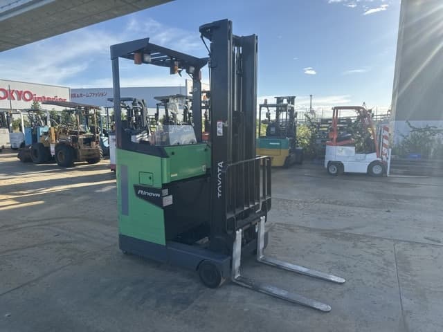 Reach Forklift — Auction (lot 8456-12023)