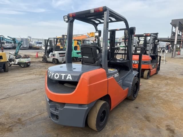 Forklift — Auction (lot 8456-12042)
