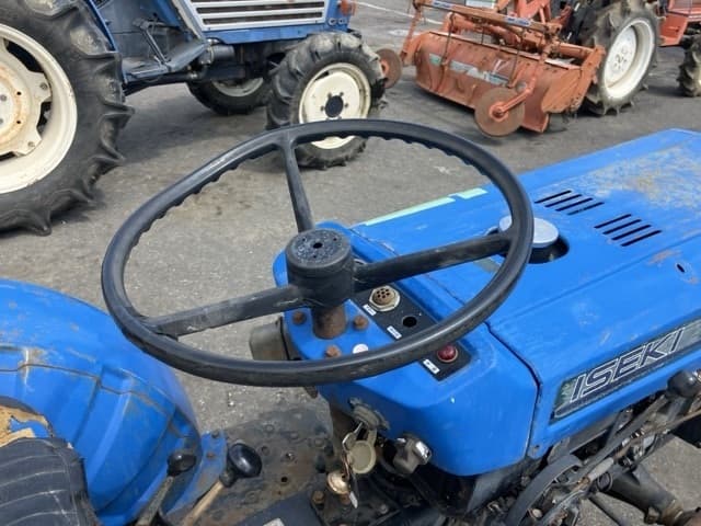 Tractor — Auction (lot 8456-1207)