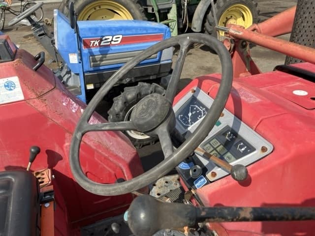 Tractor — Auction (lot 8456-1211)