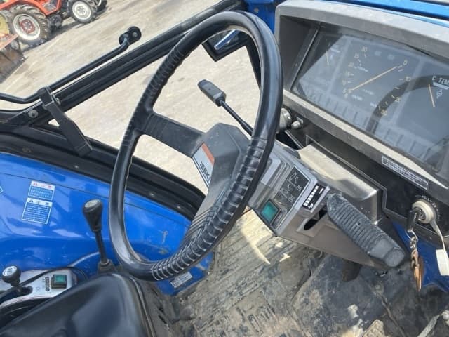 Tractor — Auction (lot 8456-1221)