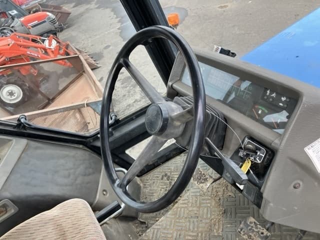 Tractor — Auction (lot 8456-1222)