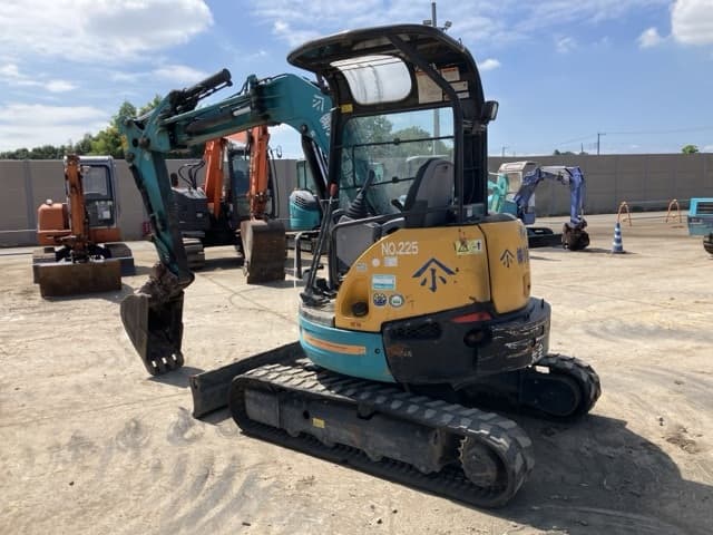 MINI EXCAVATOR — Auction (lot 8456-124)