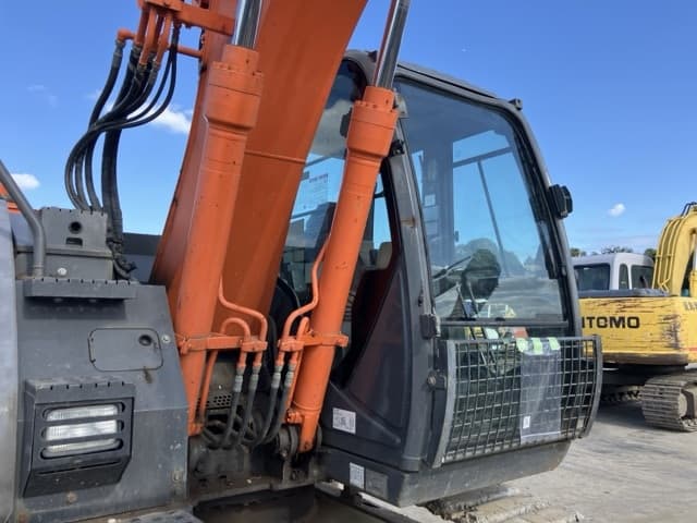 EXCAVATOR — Auction (lot 8456-125)