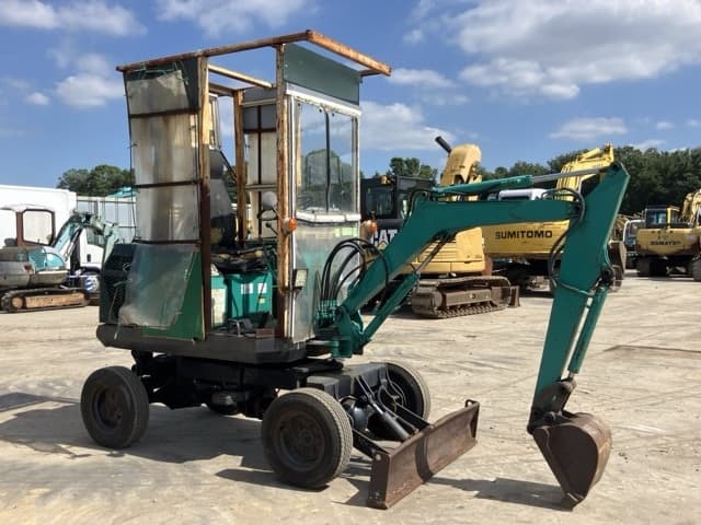 MINI EXCAVATOR — Auction (lot 8456-127)