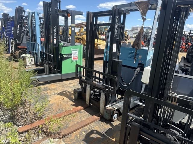 Reach Forklift — Auction (lot 8456-12801)