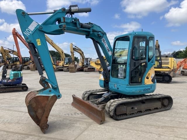 MINI EXCAVATOR — Auction (lot 8456-13)