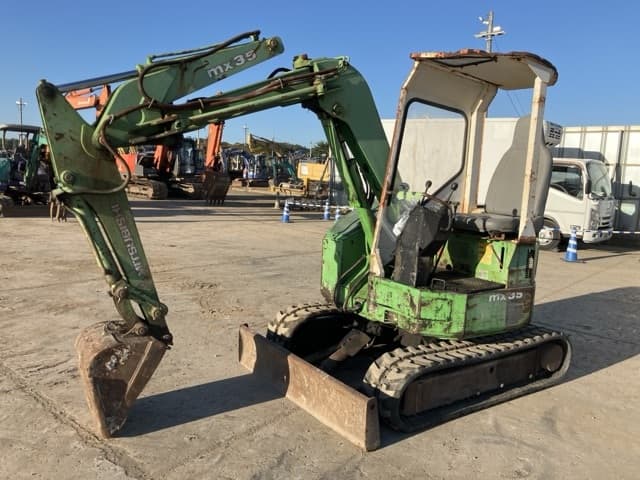 MINI EXCAVATOR — Auction (lot 8456-144)