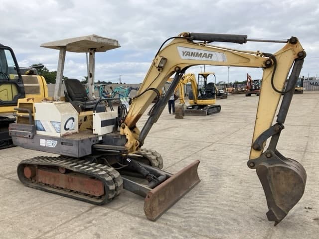 MINI EXCAVATOR — Auction (lot 8456-15)